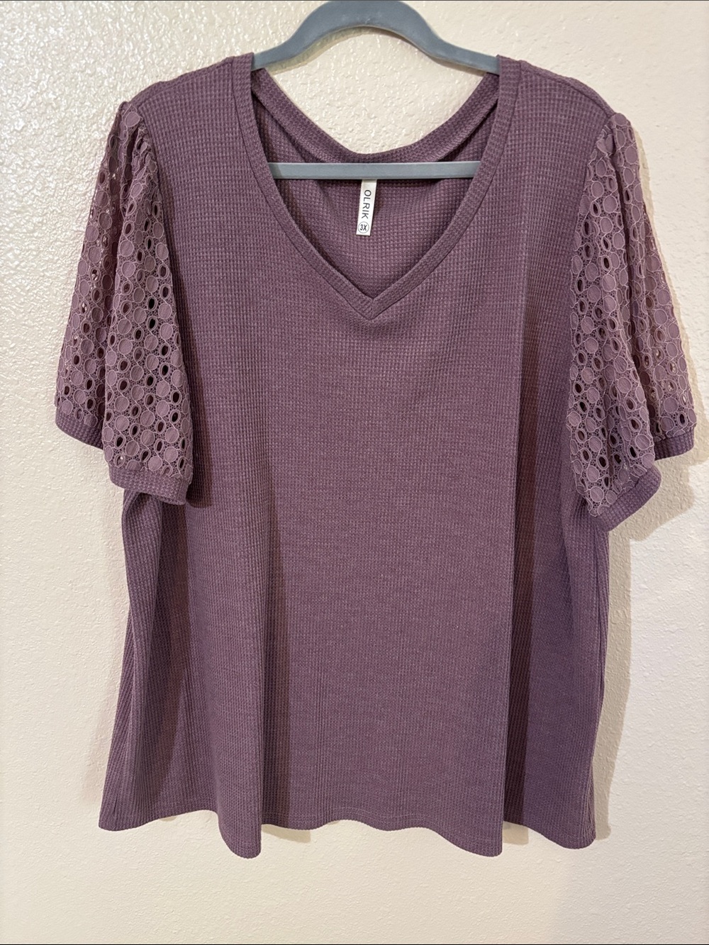Women’s Dusty Mauve V-Neck Waffle Top with Eyelet Sleeves Size 3X